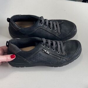 Earth Origins Black Casual Leather Sneakers